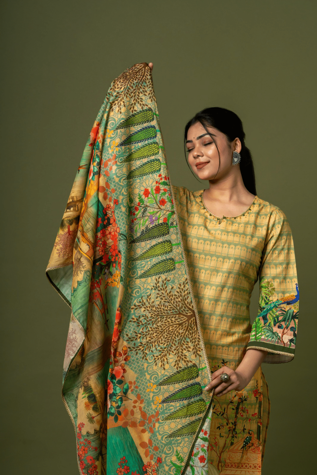 A beautiful piece in linen cotton in Mughal print ! Gorgeous one