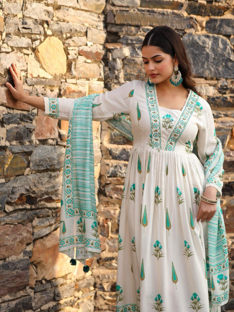 Pretty pretty V neckpure muslin Anarkali