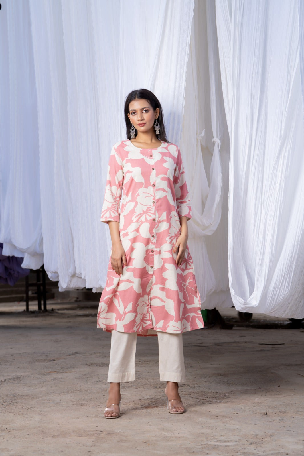 Beautiful cotton kurta pant perfect for casual wear with both sides pocket in the kurta