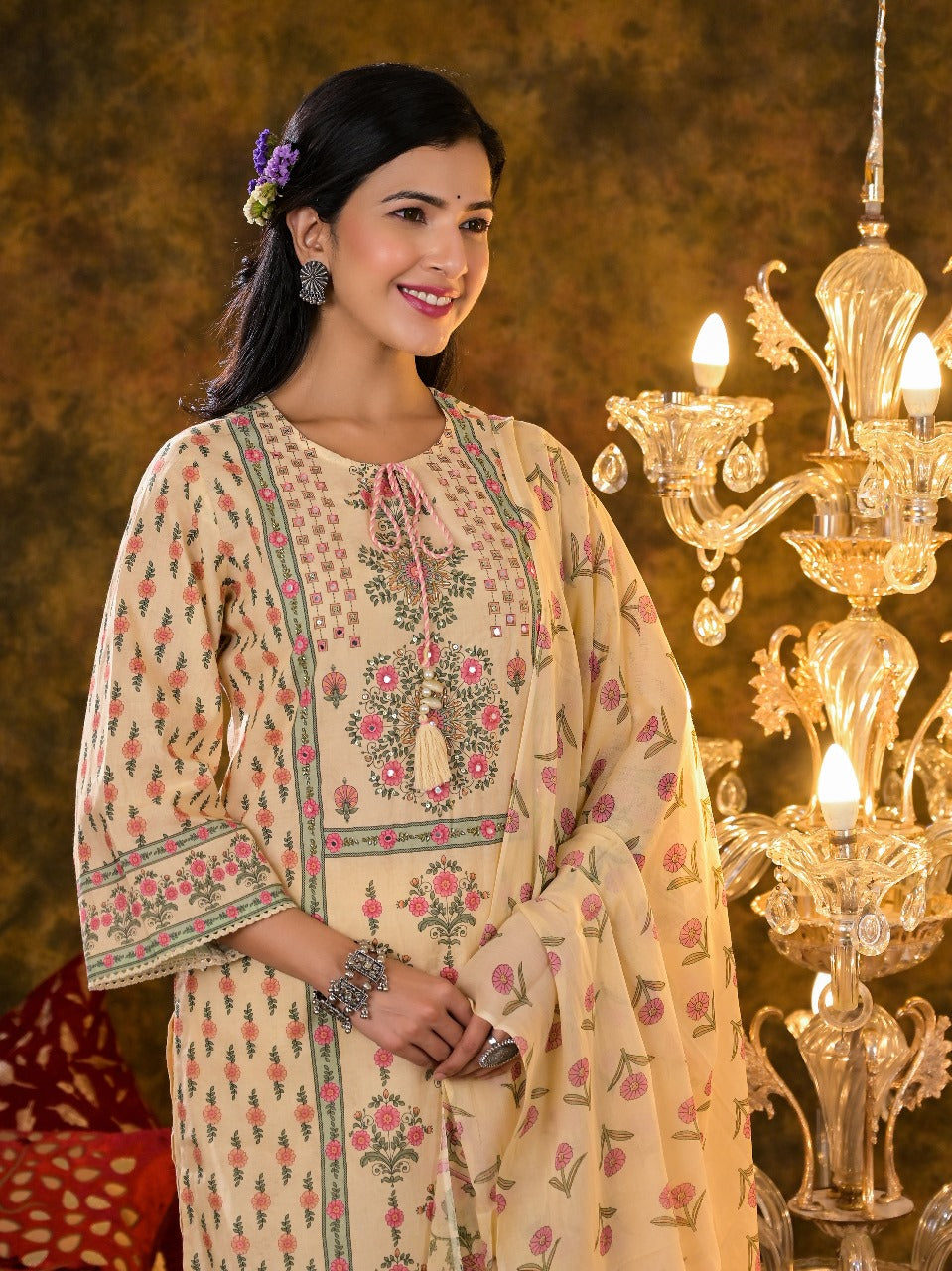 Beautiful suit set paired with mul cotton dupatta