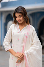 Best selling is back ! Wow jamdani hand weaved suit set comes with lining ! True to size !