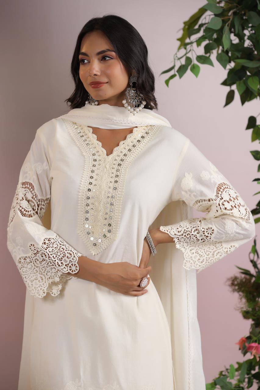 Pretty pretty exquisite full set in super fine cotton with beautiful lace detailing