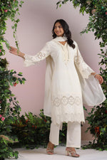 Pretty pretty exquisite full set in super fine cotton with beautiful lace detailing