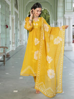 Beautiful n gorgeous pretty pretty organza suit set with lining in yellow