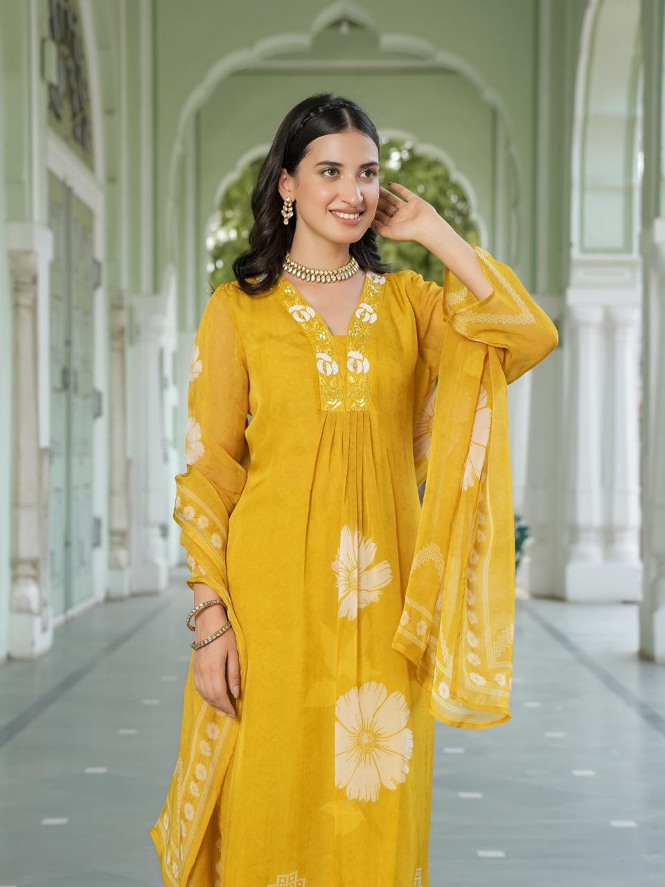 Beautiful n gorgeous pretty pretty organza suit set with lining in yellow