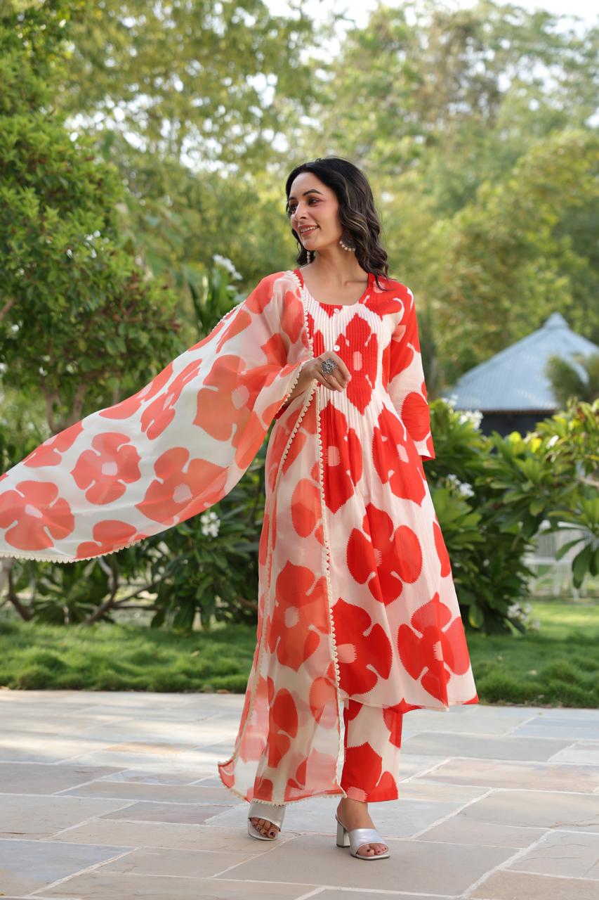 Premium mul cotton kurta and pant comes with a mul cotton inner and paired with a soft organza dupatta!