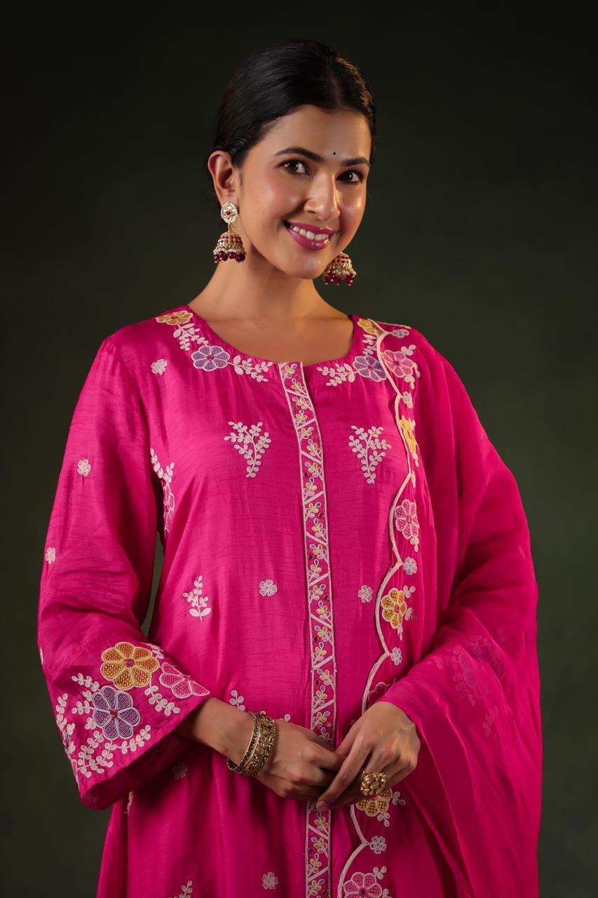 Embroidered dola silk suit with lining