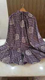 Beautiful gaji silk skirt in purple (can fit upto 42-43 waist)