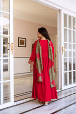 Pretty muslin Anarkali suit set to slay this festive in red