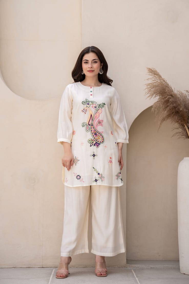 Pretty embroidered muslin lining co ord set