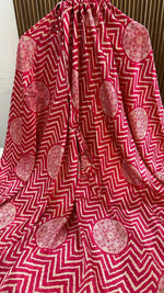 Beautiful gaji silk skirt in rani pink(can fit upto 42-43 waist)