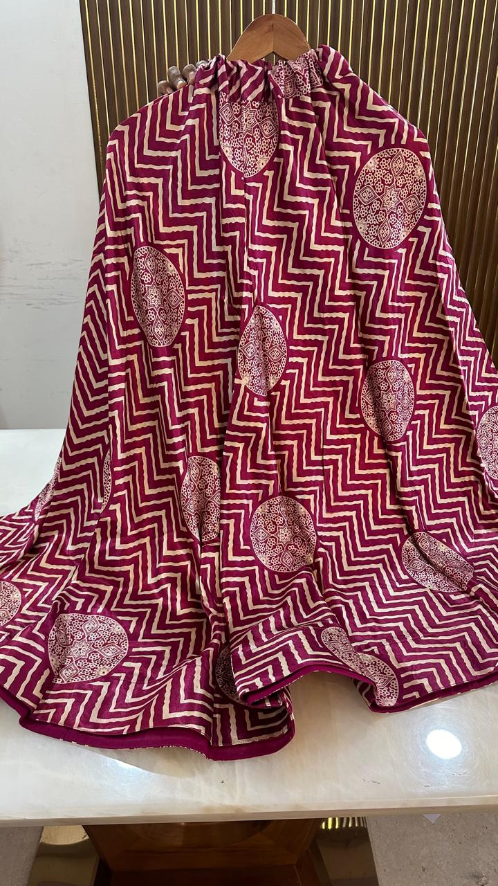 Beautiful gaji silk skirt in wine (can fit upto 42-43 waist)