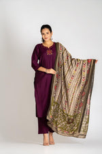 Pretty n elegant lining muslin suit with mirror work