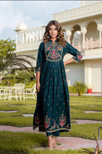 Pretty heavy rayon kurta pant in green colour