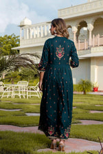 Pretty heavy rayon kurta pant in green colour