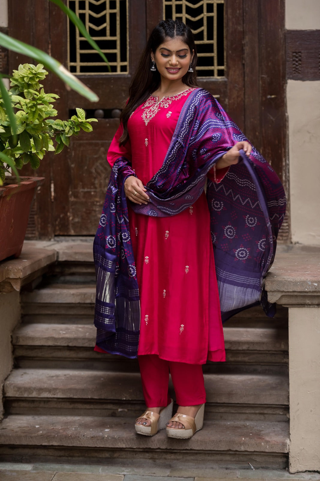 Premium Dola silk paired with gaji silk lakri patta dupatta in contrast