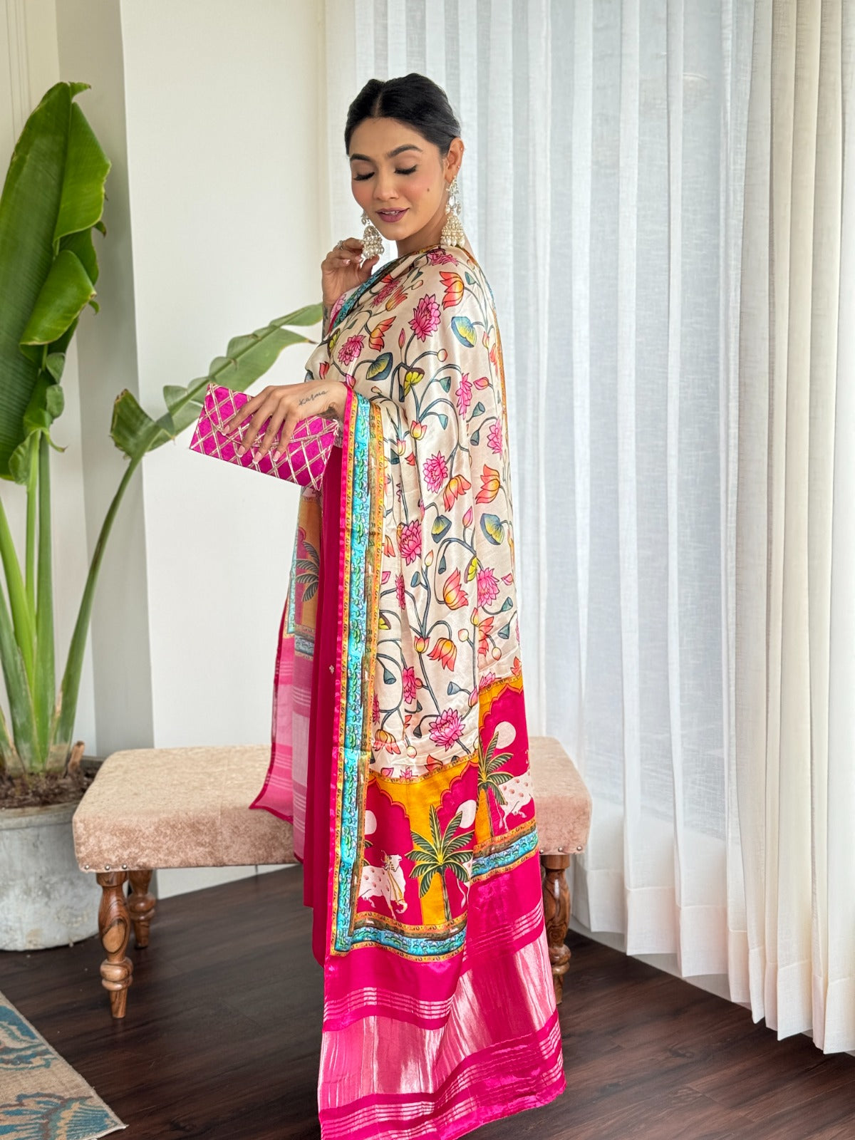 Premium Dola silk paired with gaji silk lakri patta dupatta