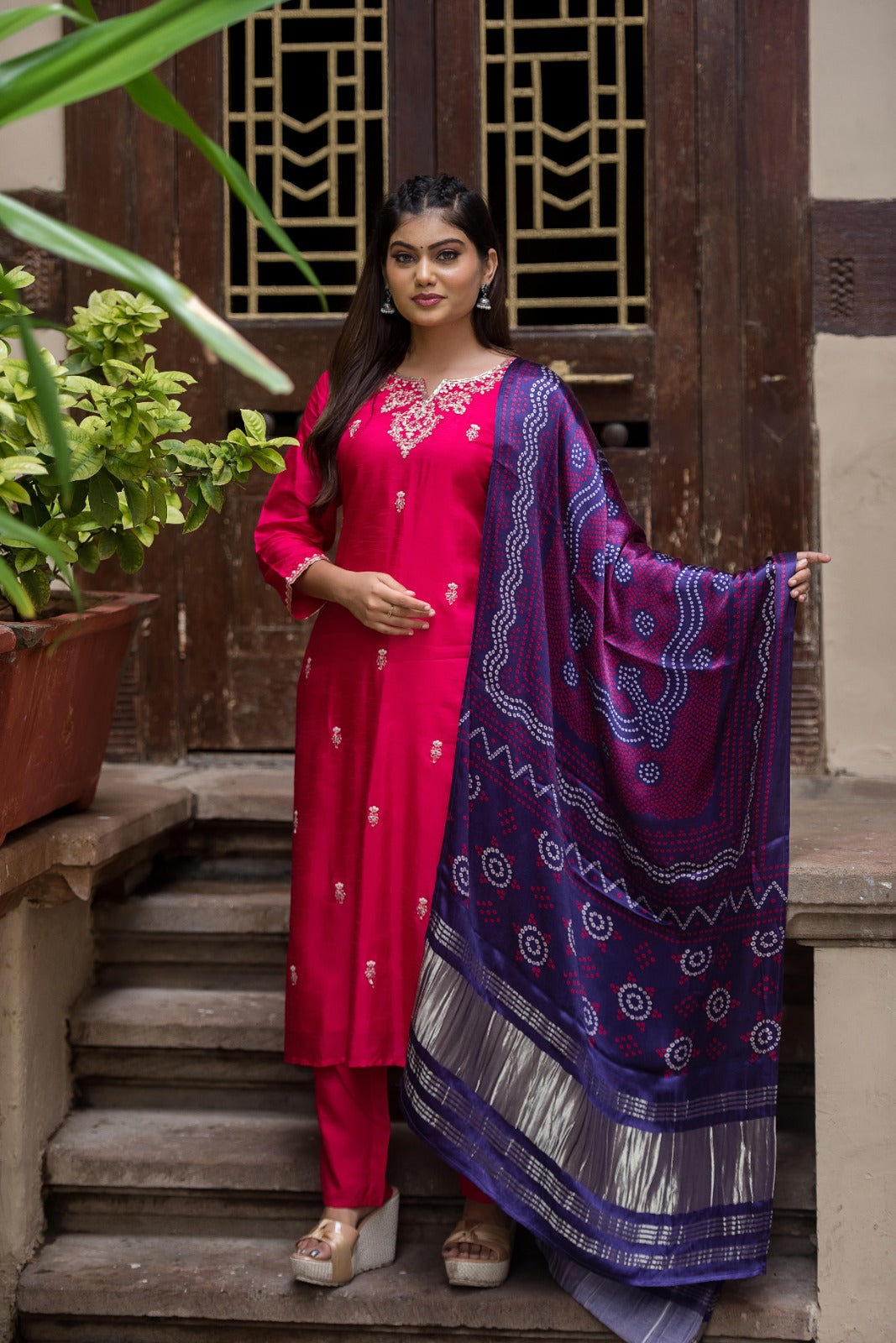 Premium Dola silk paired with gaji silk lakri patta dupatta in contrast