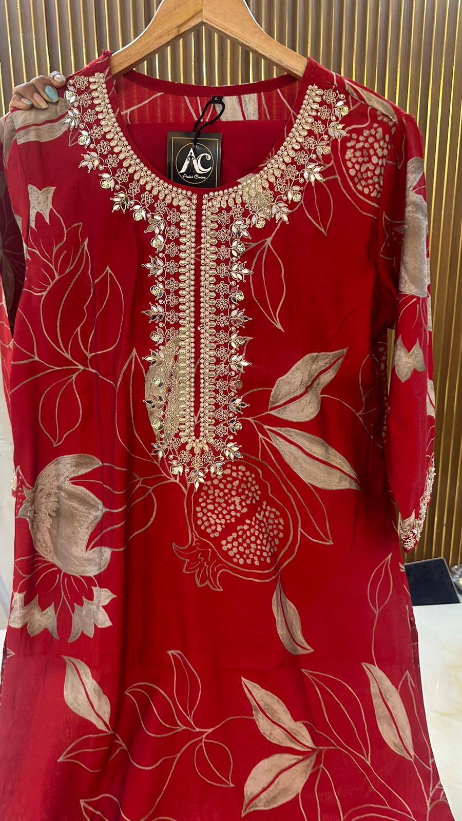 Pretty muslin embellished kurta pant