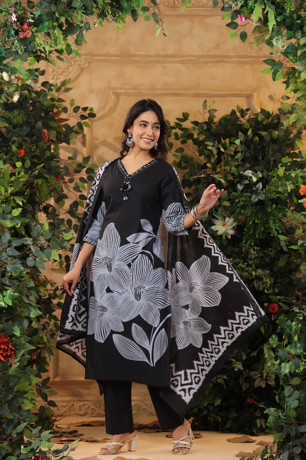 Pure cotton digital printed suit in black