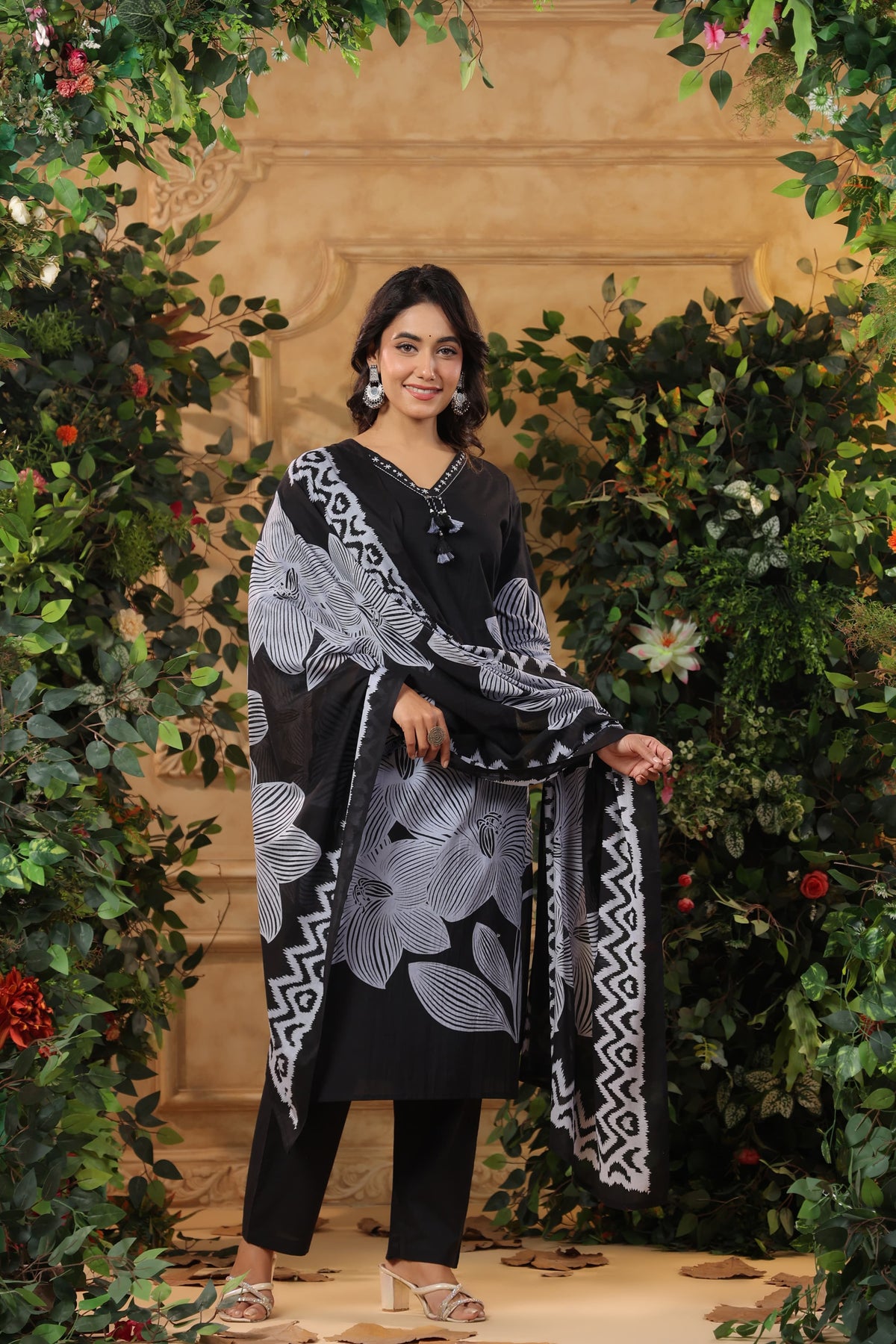 Pure cotton digital printed suit in black