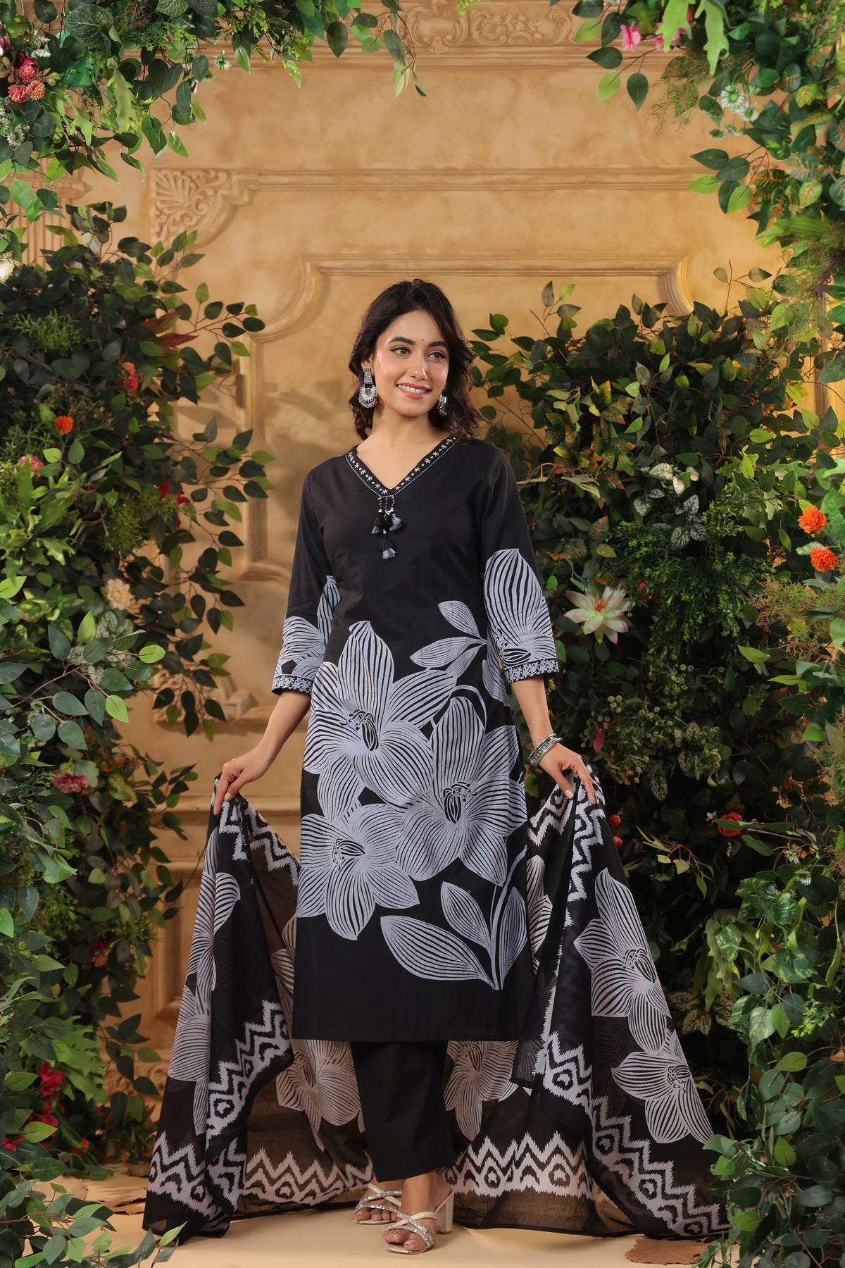 Pure cotton digital printed suit in black