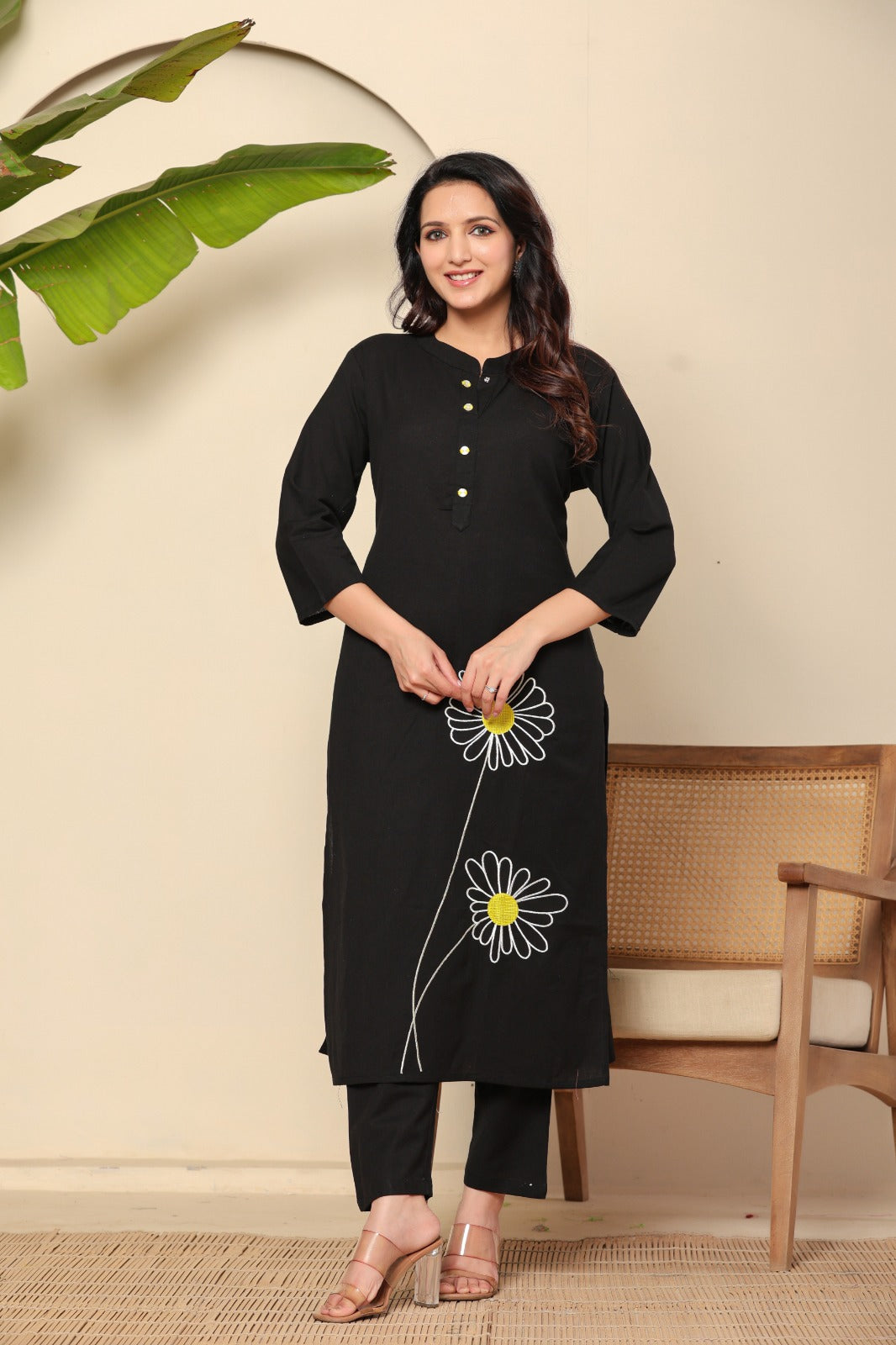 Beautiful appliqué work kurta pant in worli art