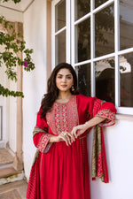 Pretty muslin Anarkali suit set to slay this festive in red