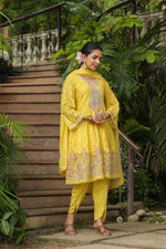 Premium netted kurta paired with tulip pant