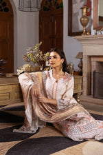 A royal and an elegant piece in muslin paired with muslin digital print dupatta